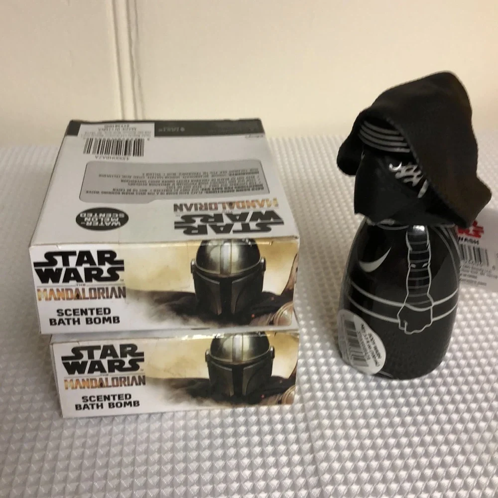 Disney STAR WARS 3-Pc Bath Lot Mandalorian Grogu Bath Bombs; Kylo Ren Body Wash